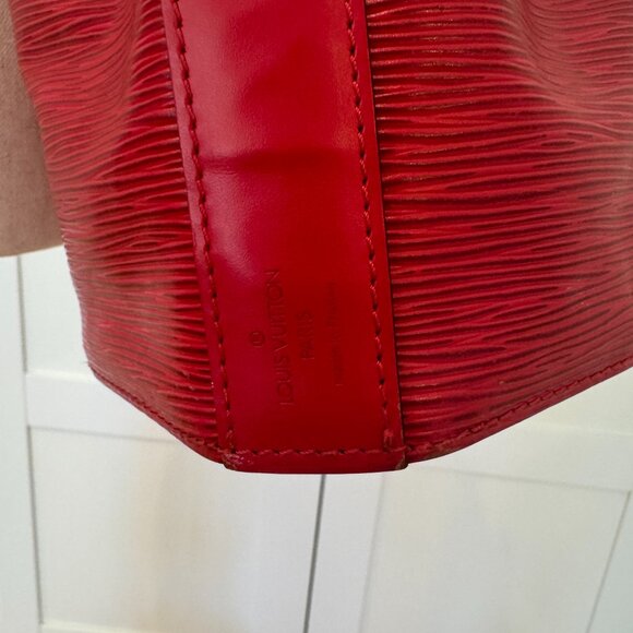Vintage Louis Vuitton Sac d’Épaule GM in Red Épi Leather - Excellent Condition - Picture 9 of 16